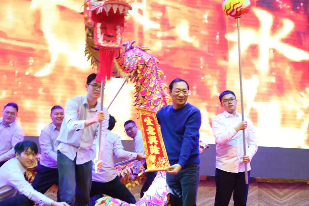 金虎迎新·領(lǐng)跑2022 | 集團(tuán)年度總結(jié)會暨新年晚會完美落幕！(圖16)