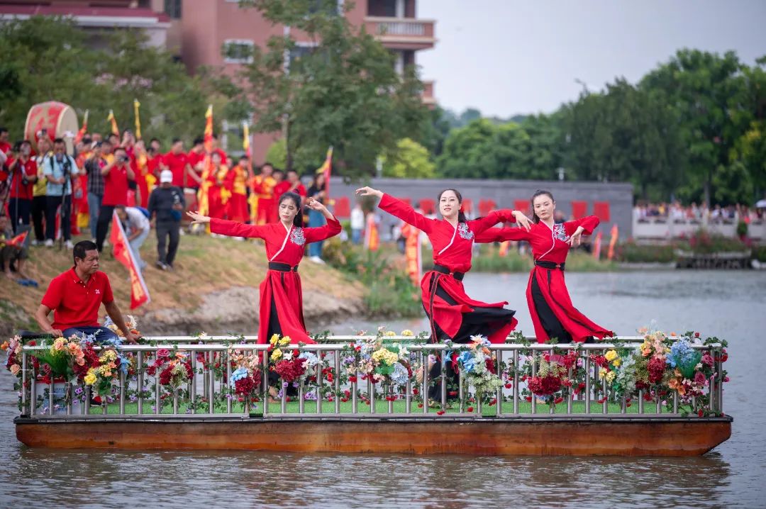 燃動(dòng)金秋 | 草艇競渡，奪人風(fēng)采彰顯非遺文化瑰寶之韻(圖8)
