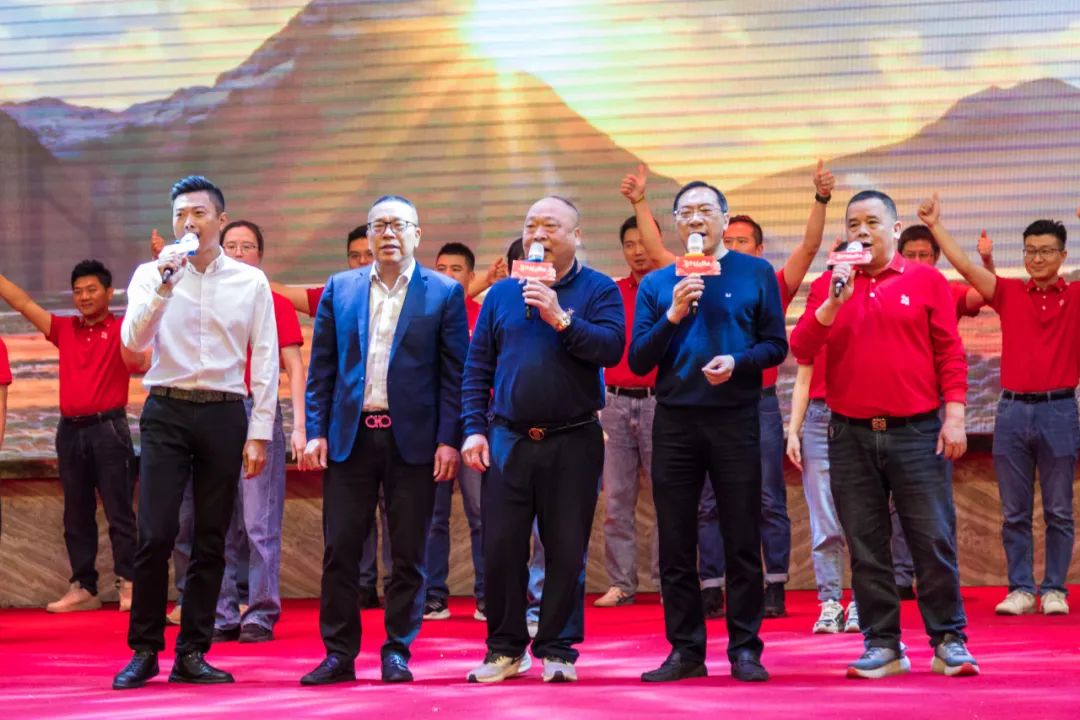 聚勢(shì)·創(chuàng)變·敢為 | 強(qiáng)輝集團(tuán)2025年迎新晚會(huì)圓滿結(jié)束，共繪未來(lái)新藍(lán)圖(圖20)