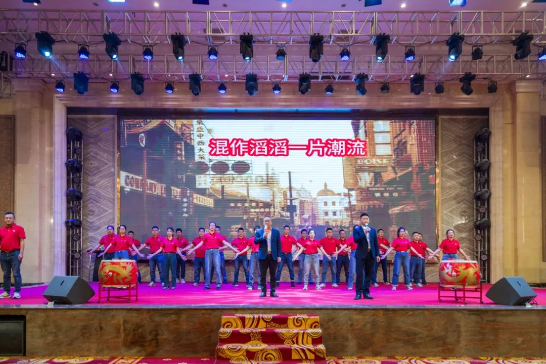 聚勢(shì)·創(chuàng)變·敢為 | 強(qiáng)輝集團(tuán)2025年迎新晚會(huì)圓滿結(jié)束，共繪未來(lái)新藍(lán)圖(圖22)