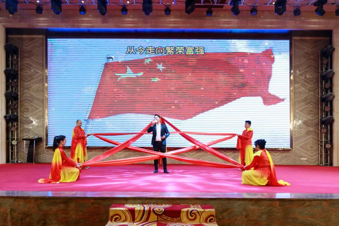 聚勢(shì)·創(chuàng)變·敢為 | 強(qiáng)輝集團(tuán)2025年迎新晚會(huì)圓滿結(jié)束，共繪未來(lái)新藍(lán)圖(圖25)